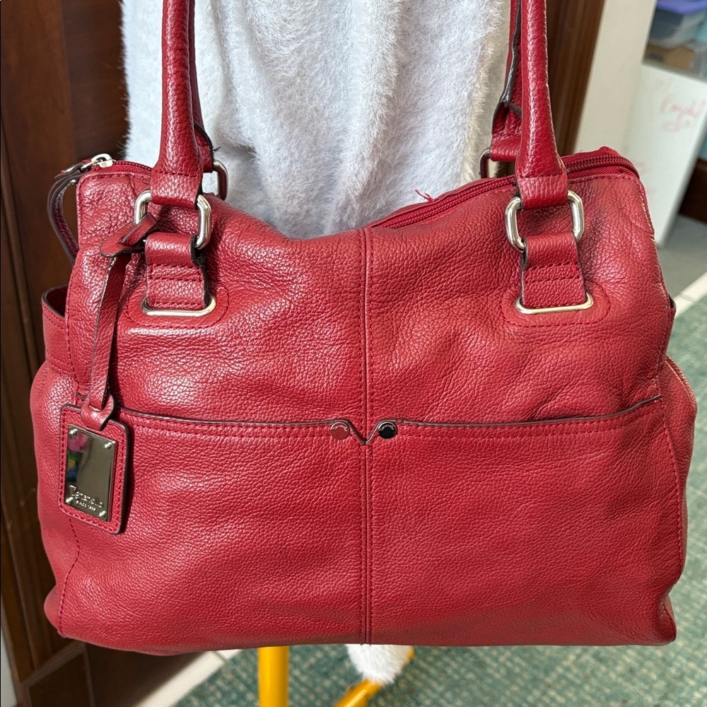 Tignanello  shoulder bag  leather  Red 4 exterior pockets  Silvertone HW
EUC